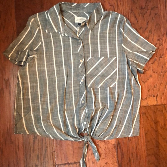 Universal Thread Tops - Button up top